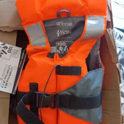 Gilet de sauvetage neuf pour enfant de 15 à 30 kg